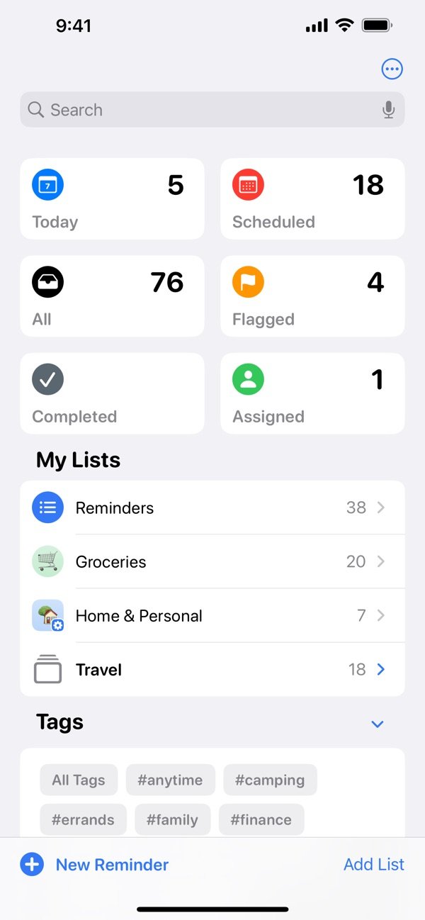 Pinned smart folders and tags provide fast access to task groups.